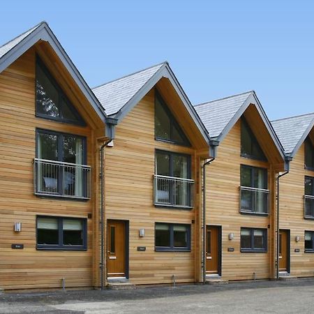 Crocus Northbrook Park Chalet Villa Farnham  Exterior photo